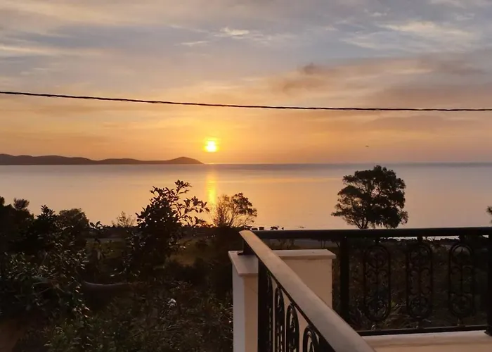 Maviria מלון דירות 3*